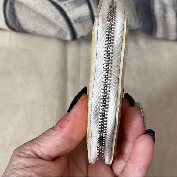 LOUIS VUITTON ⭐️VERNIS PORT MONNAIE FLOCON MM PERLE W/UNBRANDED WRISTLET CHAIN⭐️ - Picture 7 of 17